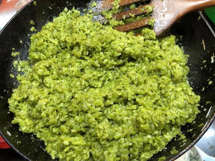 Cửa hàng bán cốm xào tại Hà Nội