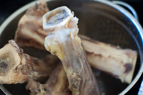 Hầm xương bò với giấm ăn