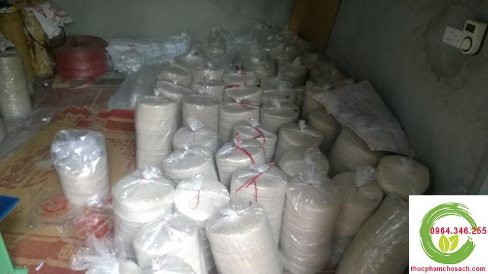 đóng gói bánh đa nem để cung cấp ra thị trường