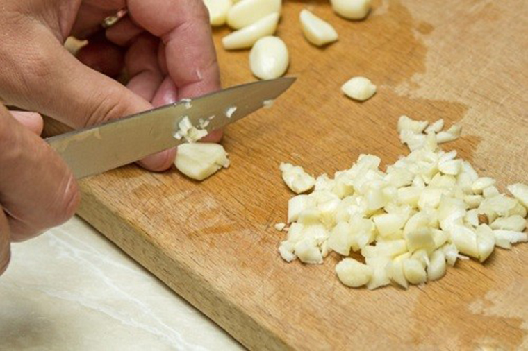 Cách pha nước chấm nem cuốn ngon: