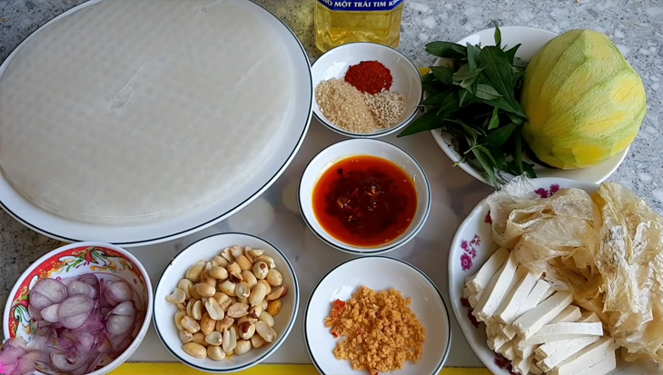 Nguyên liệu làm bánh tráng trộn chay 