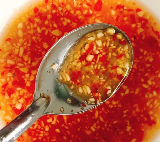 Cách pha nước chấm nem cuốn sống